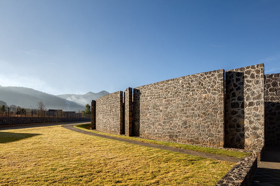 taller-mauricio-rocha-gabriela-carrillo-criminal-courts-patzcuaro-michoacan-mexico-designboom-03.jpg