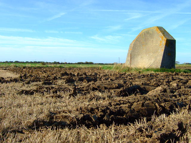 Ploughing_and_Mirror_-_geograph.org.uk_-_666623.jpg