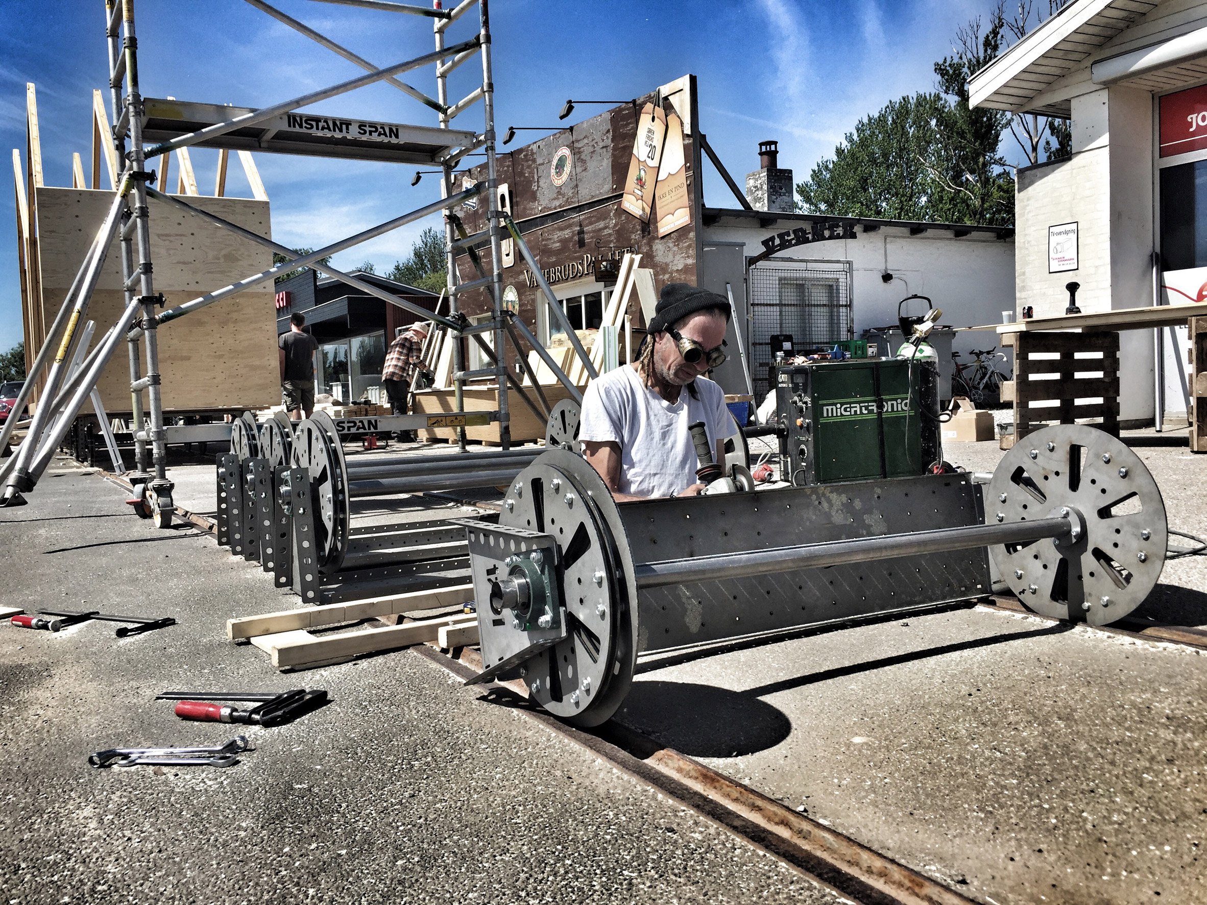 jesper-hallstrom-eriksen-pop-up-train-carriages-aart-architecture-landscape-urbanism-public-leisure-denmark-aarhus_dezeen_2364_col_5.jpg