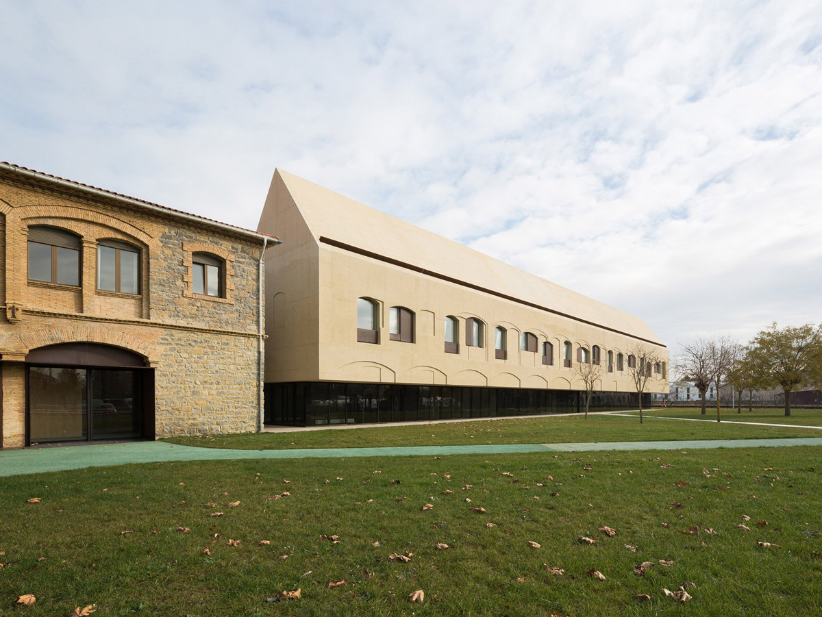 psychiatric-center-by-vailloirigaray-architects_dezeen_2364_col_3.jpg