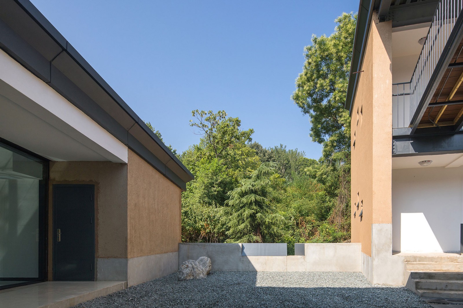 穿透风景的院子(东南向)-courtyard-with-penetrating-scenery（Southeast-Direction）.jpg