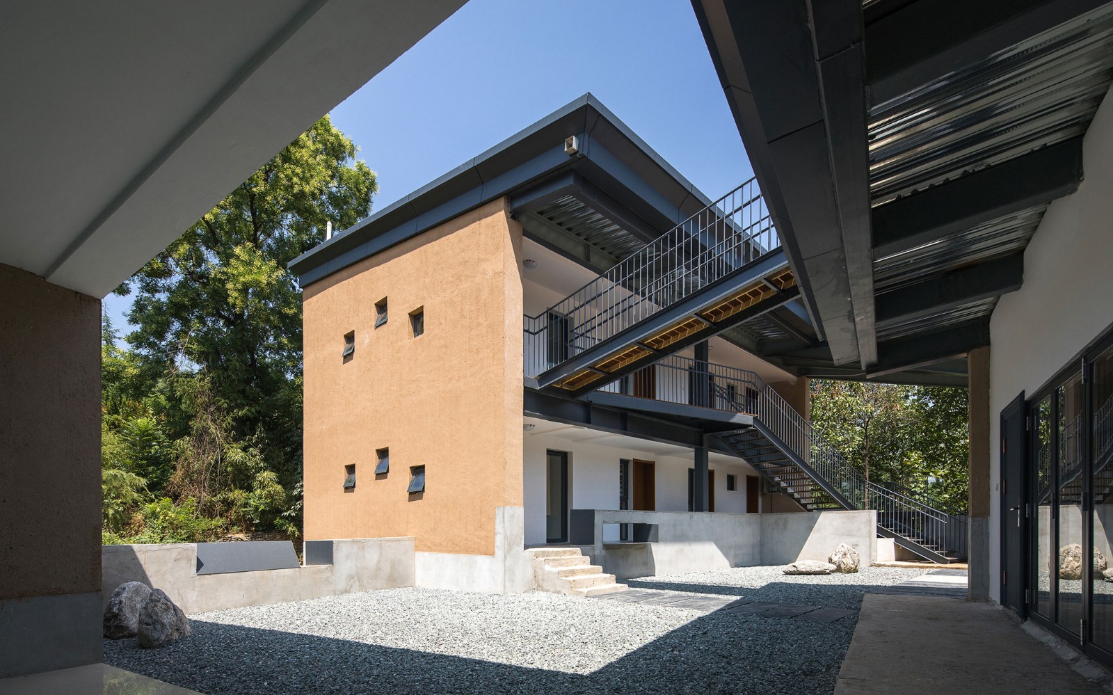 穿透风景的院子(西向)-courtyard-with-penetrating-scenery（West-Direction）.jpg