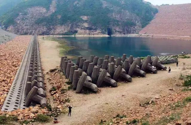 裸辞建筑师开始了流浪，他见到了那些让他想学建筑的风景