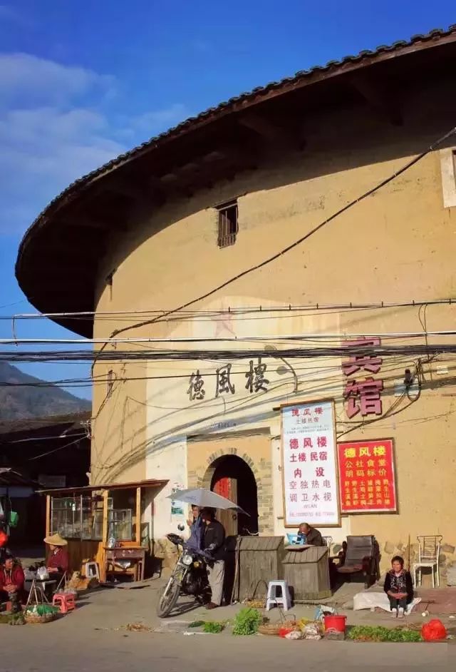 裸辞建筑师开始了流浪，他见到了那些让他想学建筑的风景