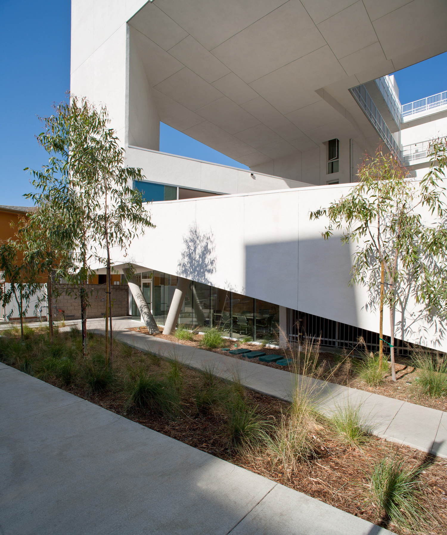 调整大小 3_six-brooks-scarpa-architecture-los-angeles-california-housing-affordable_dezeen_24.jpg