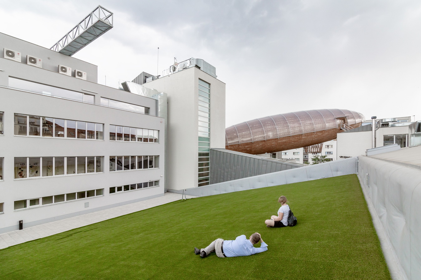 调整大小 5_06_green_roof_of_multipurpose_hall.jpg