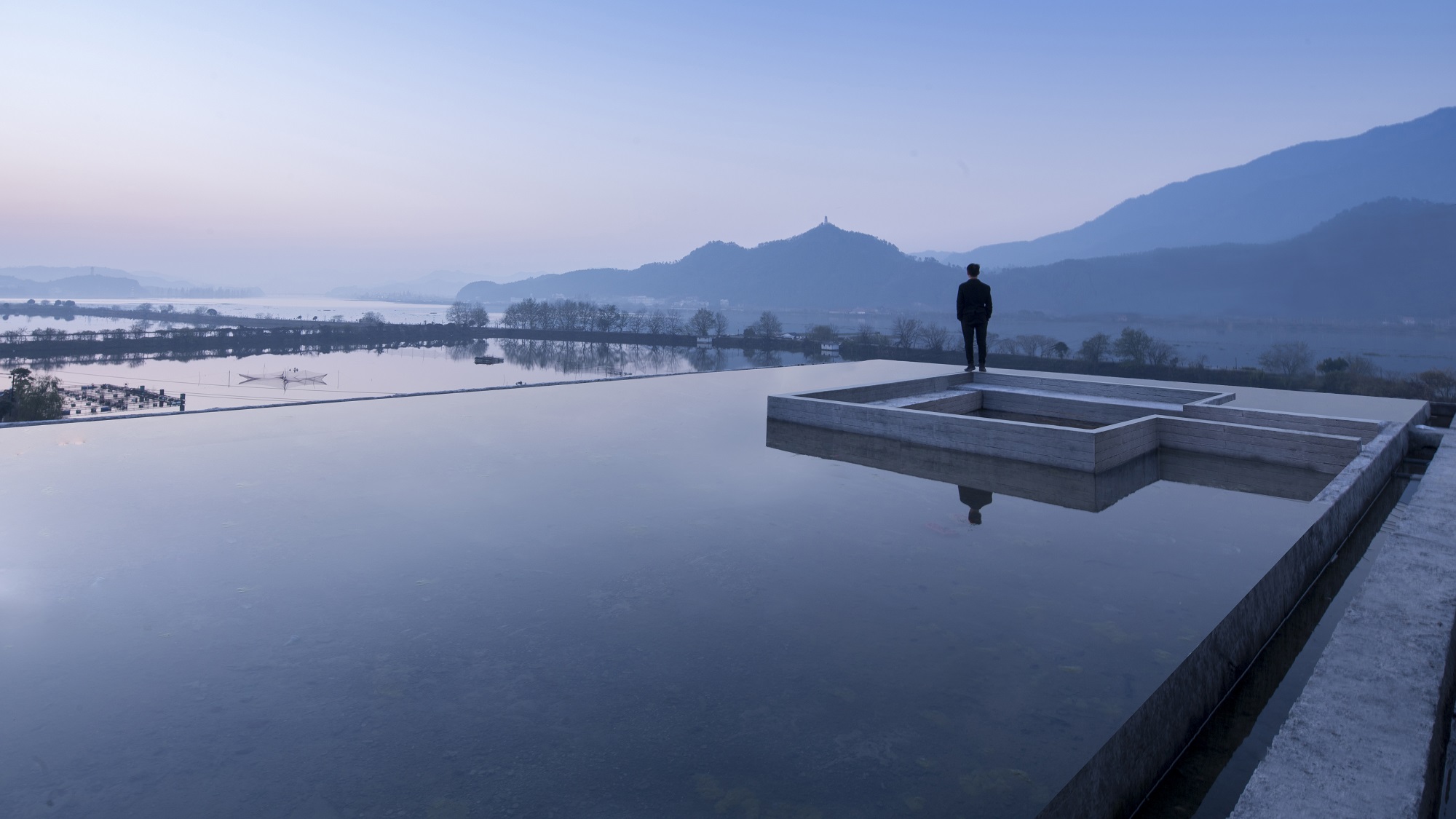 顶层景观平台，与水天相接.jpg