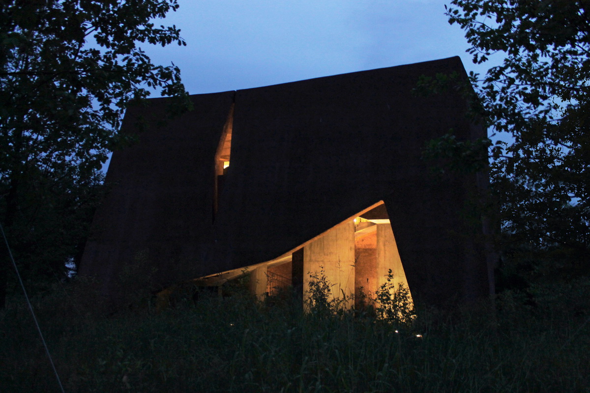 调整大小 muttenz-water-treatment-plant-oppenheim-architecture-industrial-switzerland_dezeen_2364_col_2-1.jpg