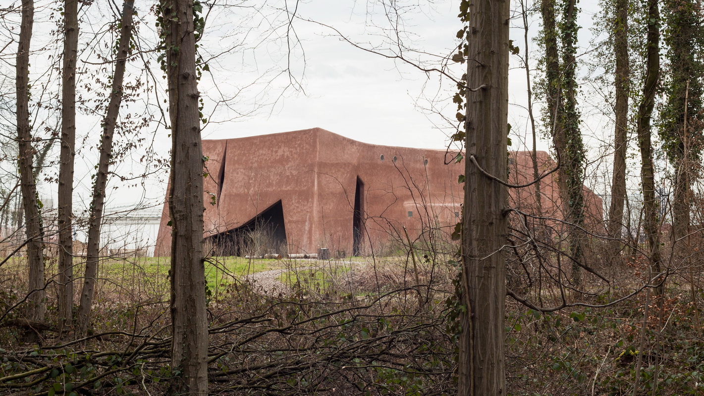 调整大小 muttenz-water-treatment-plant-oppenheim-architecture-industrial-switzerland_dezeen_2364_hero.jpg