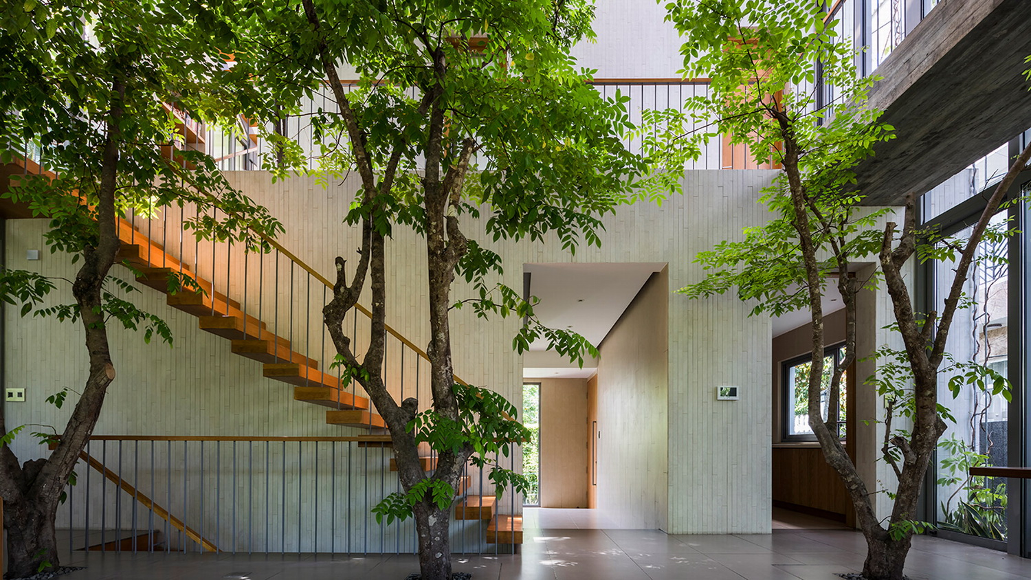 调整大小 stepping-park-house-vtn-architects-residential-architecture-vietnam_dezeen_1704_hero-1.jpg