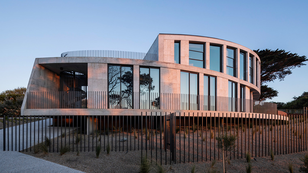 tidal-arc-house-woods-bagot-architecture-residential-melbourne-australia-concrete_dezeen_1704_hero3.jpg