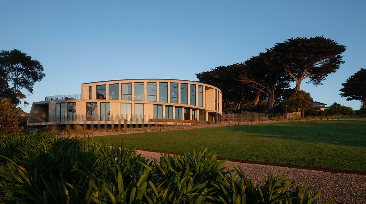 tidal-arc-house-woods-bagot-architecture-residential-melbourne-australia-concrete_dezeen_1704_col_9.jpg