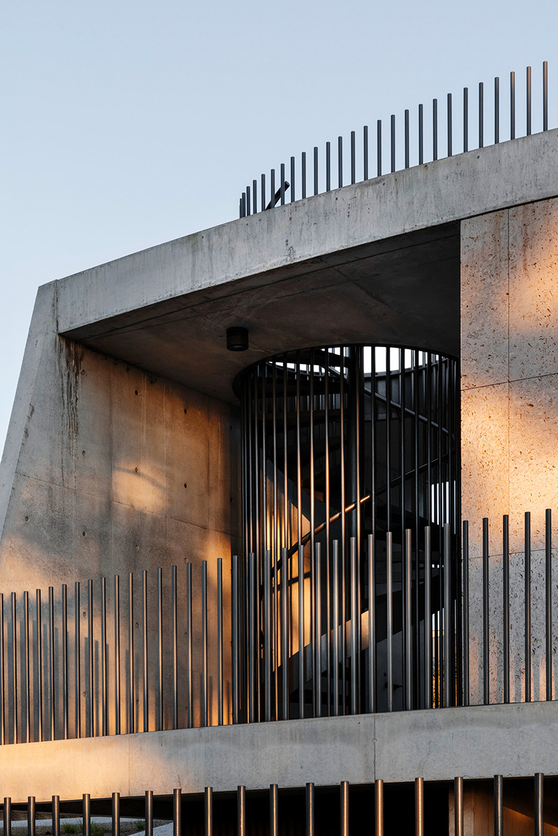 tidal-arc-house-woods-bagot-architecture-residential-melbourne-australia-concrete_dezeen_1704_col_3.jpg