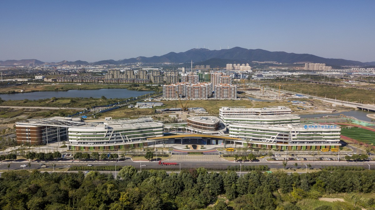 西塞山前的“白鹭”：上海交大教育集团（湖州）帕丁顿双语学校 / 思序设计