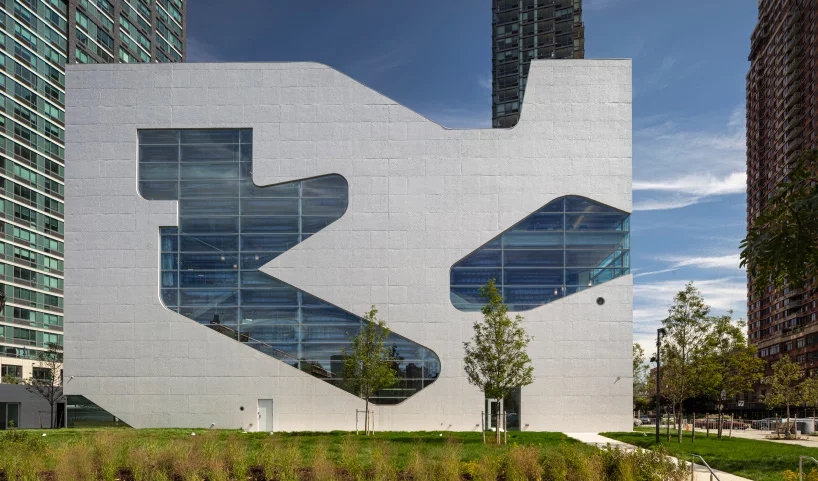 steven-holl-hunters-point-library-queens-new-york-designboom-03.webp.jpg