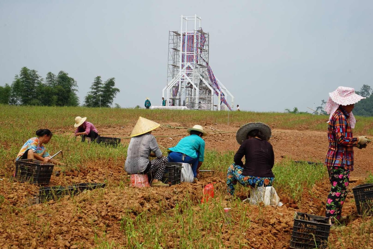 h1 建造中的教堂，犹如一幅油画，the_church_built_is_like_an_oil_painting.jpg