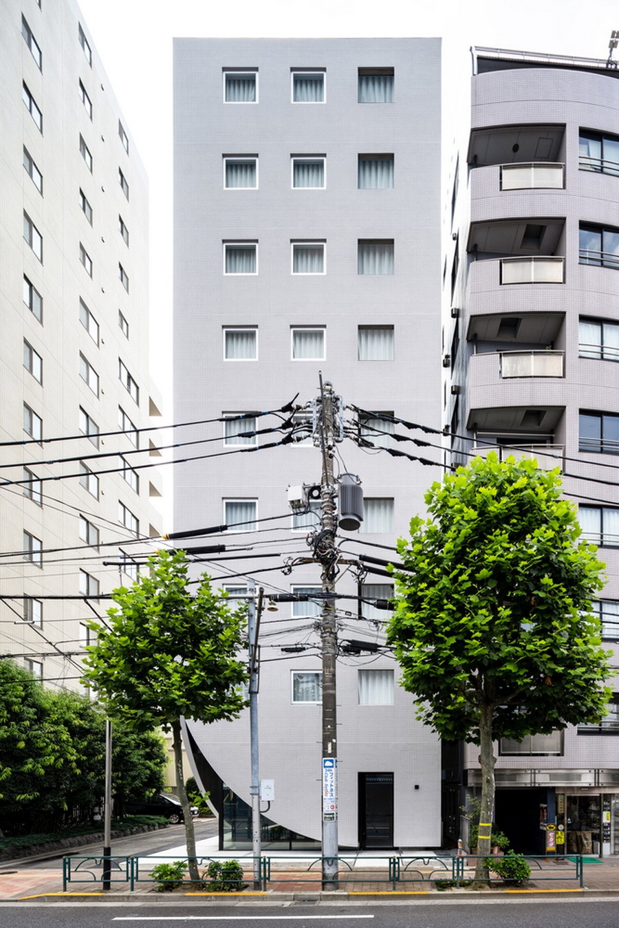 新宿灯塔宅，消弥公共与私密的界线 / YSLA Architects