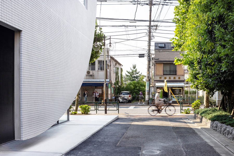 新宿灯塔宅，消弥公共与私密的界线 / YSLA Architects