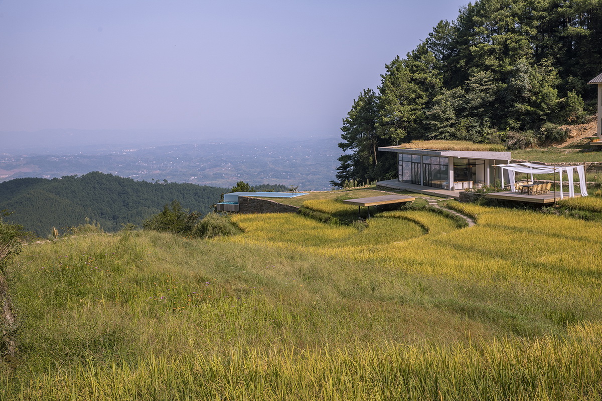 o1 餐厅、崖口泡池和室外木平台（摄影：金伟琦）Restaurant, cliff mouth spa pool and outdoor wooden platform (Photo by Jin Wei Qi)_调整大小.jpg