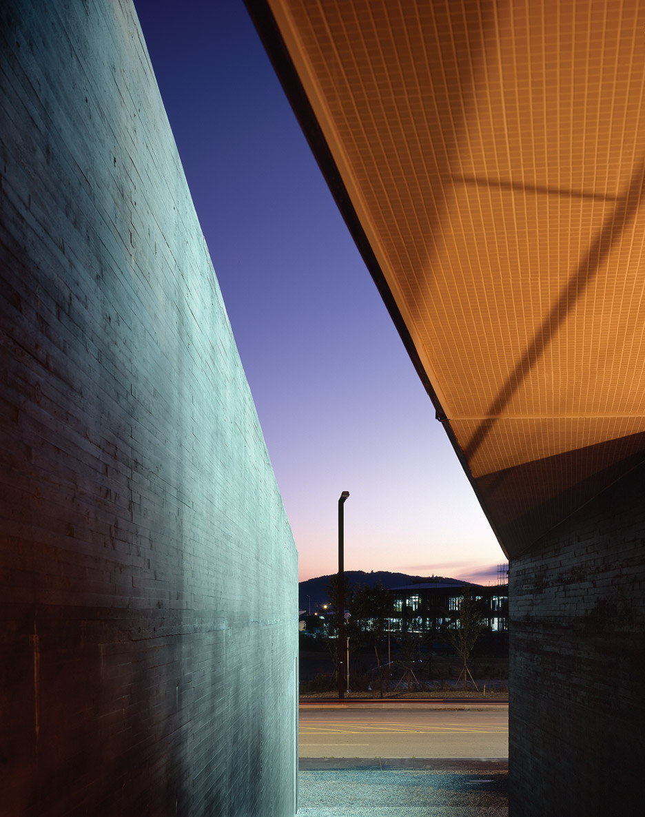 Kyomunsa-Office_Daniel-Valle-Architects_Paju-Book-City_Seoul_dezeen_936_6.jpg