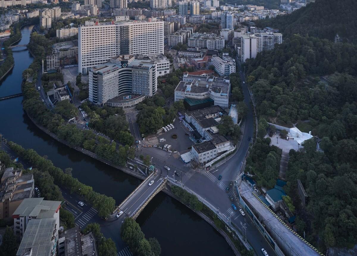 遵义遗体器官捐献纪念碑 / 麟和建筑工作室