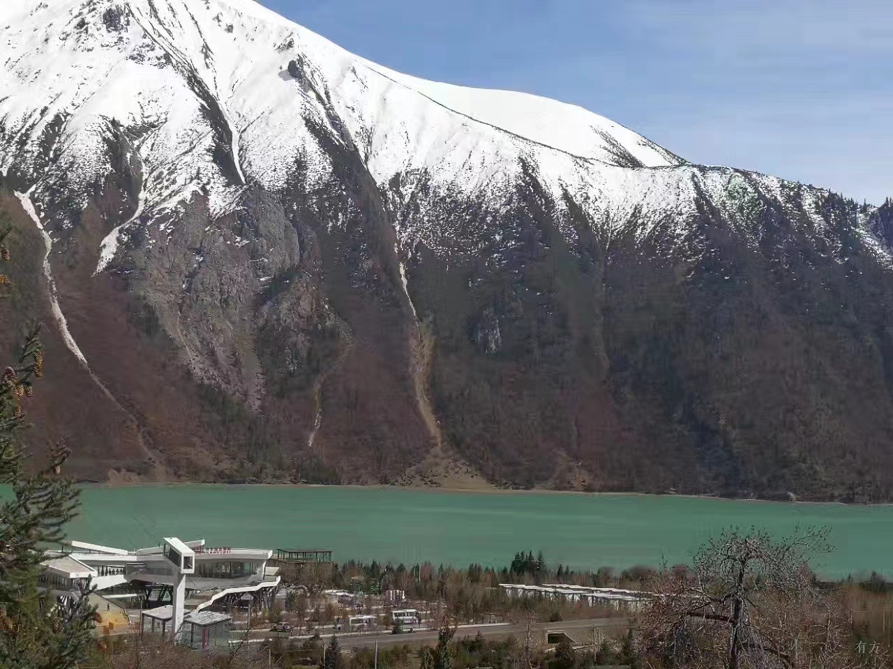 高寒高海拔地区的当代建筑实践  / 小隐建筑