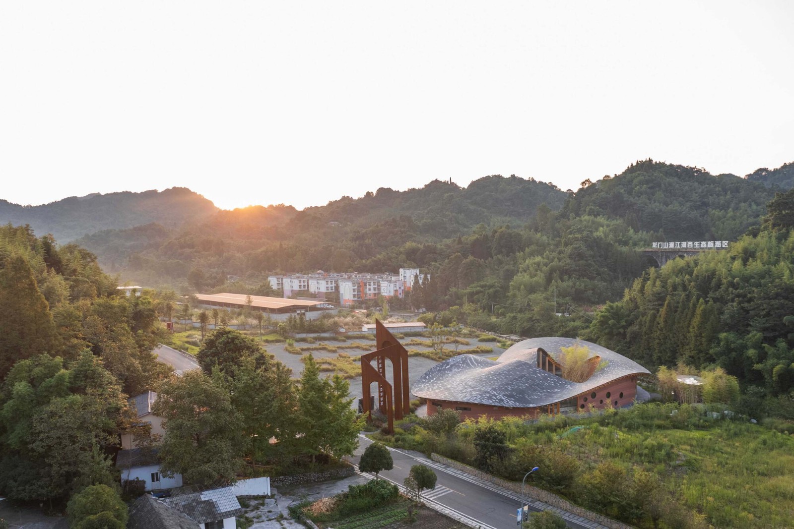 柒村艺术设计中心 / 时地建筑