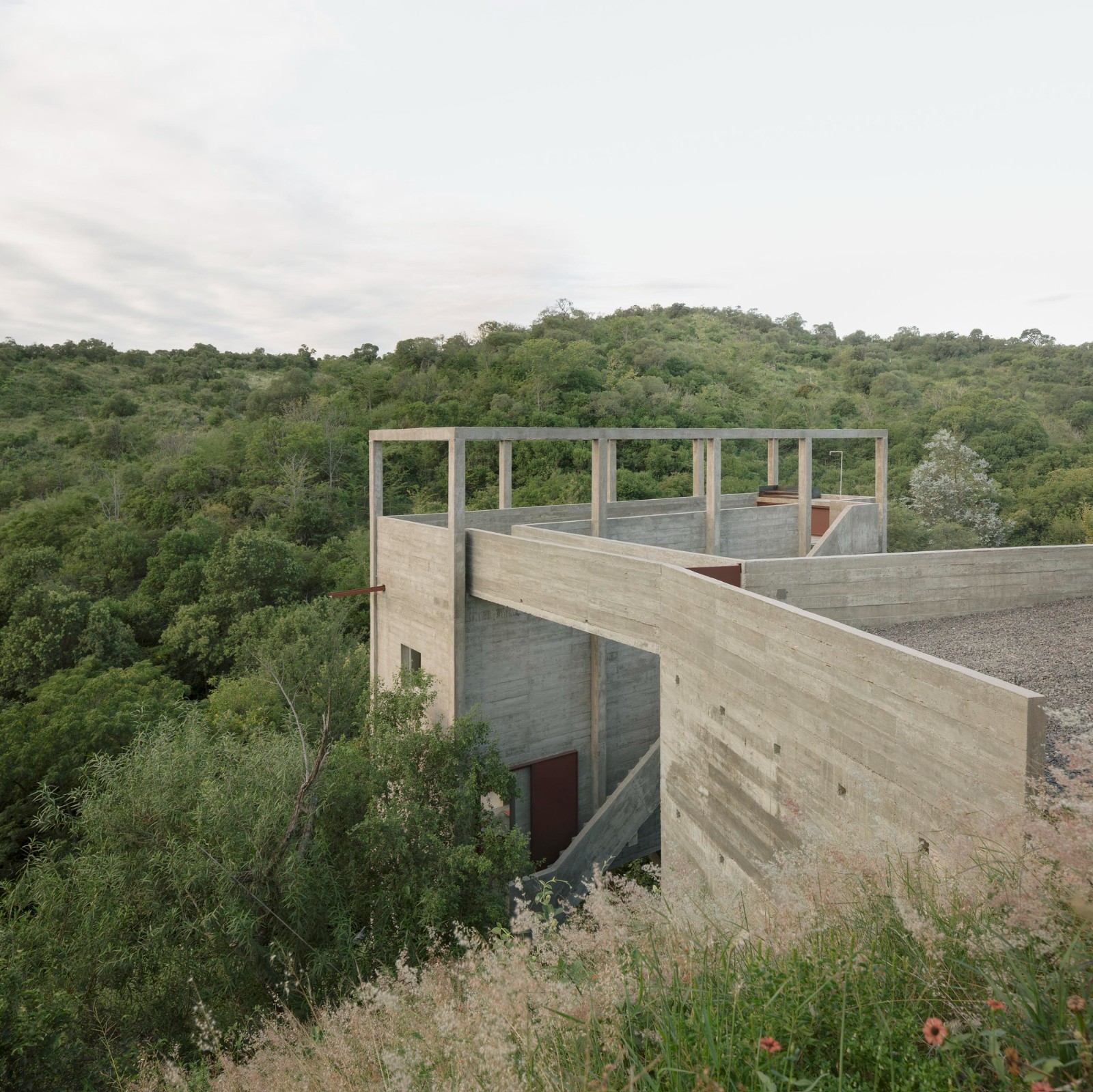 高处之宅 / Agustín Berzero + Manuel Gonzalez Veglia (Tectum arquitectura)