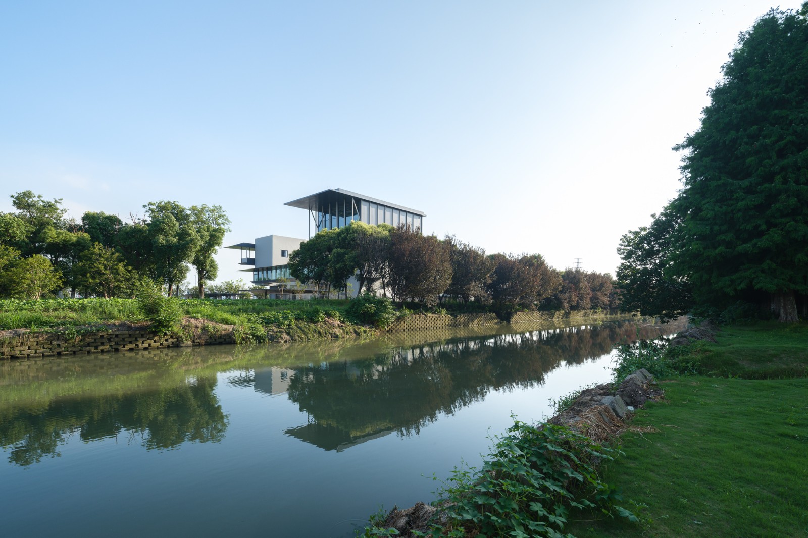 昆山杜克大学公交首末站 / 阿科米星建筑设计事务所