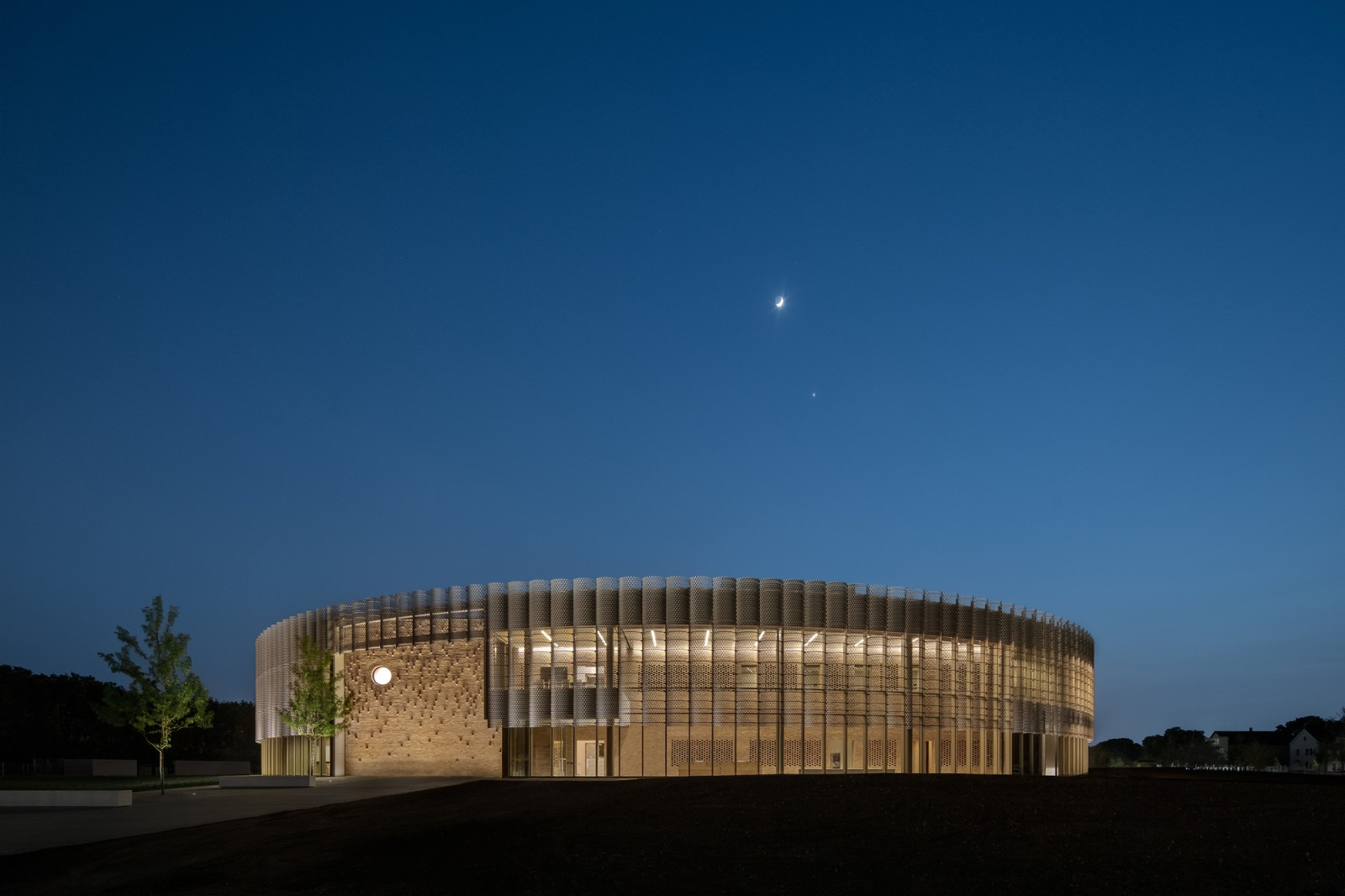 芝加哥公园区总部和体育馆 / John Ronan Architects