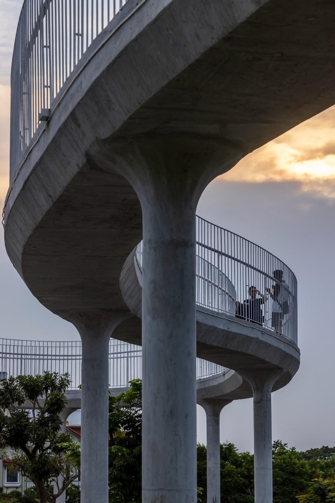 朔特拉艺术展览中心 / Ho Khue Architects